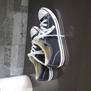 Size 6 Womens Black Converse